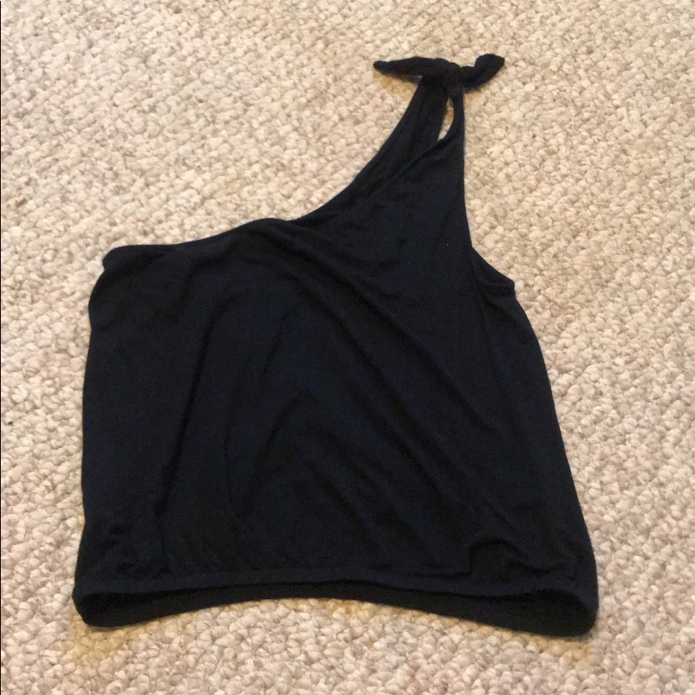 One shoulder shirt